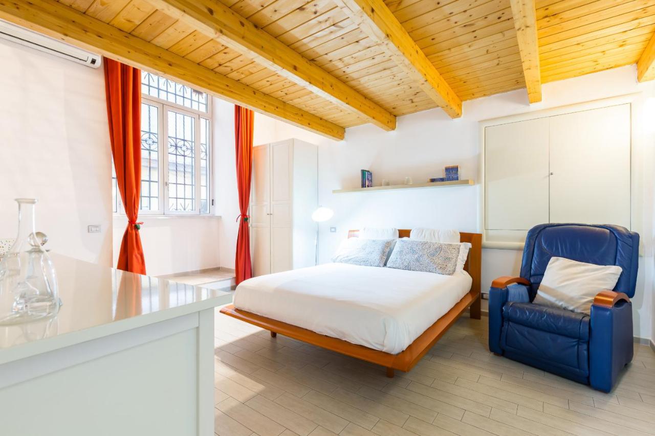 Ma Maison - Family Apartment At The Historical Center ナポリ エクステリア 写真
